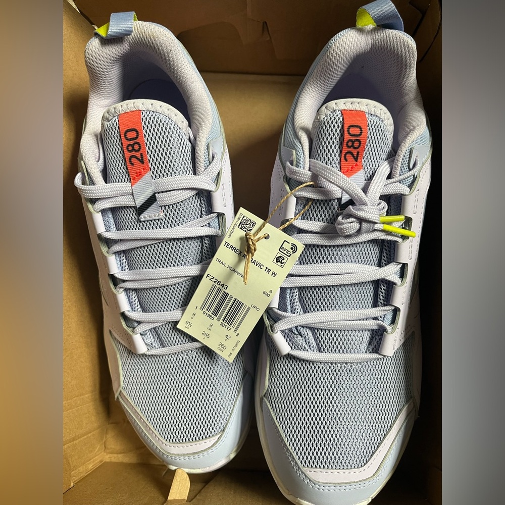 TERREX ADIDAS WOMEN SNEAKERS SIZE 9.5 NEW IN BOX